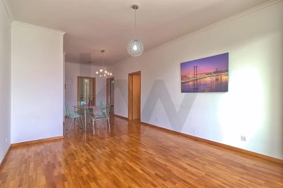 Apartamento T2 para Arrendamento em Funchal (São Pedro)