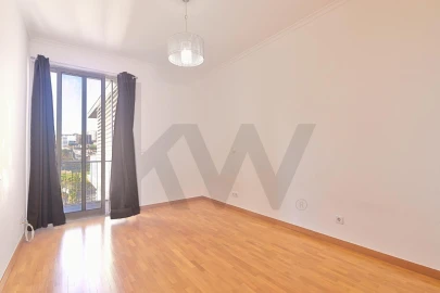 Apartamento T2 para Arrendamento em Funchal (São Pedro)