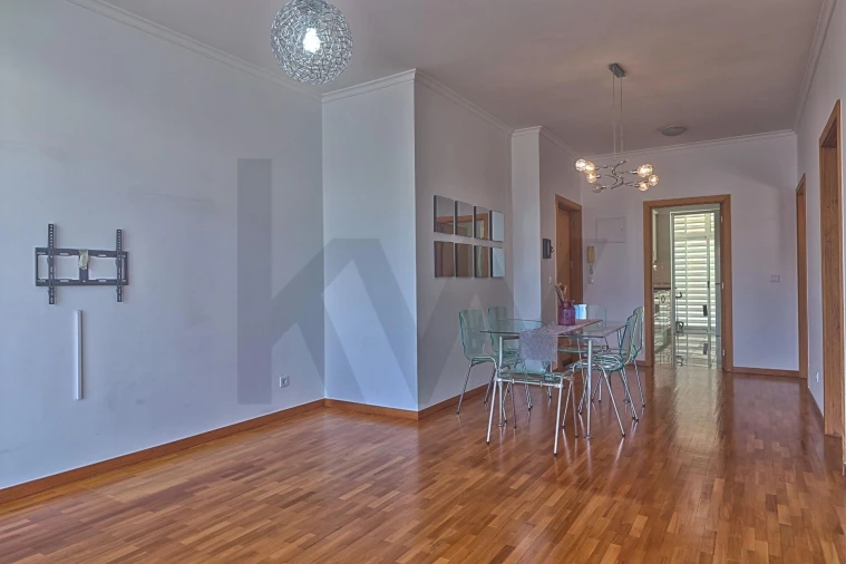 Apartamento T2 para Arrendamento em Funchal (São Pedro) Foto 3