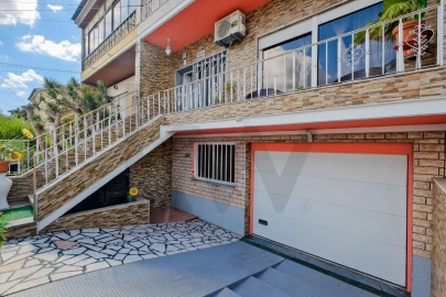 Moradia T4 para Venda em Corroios