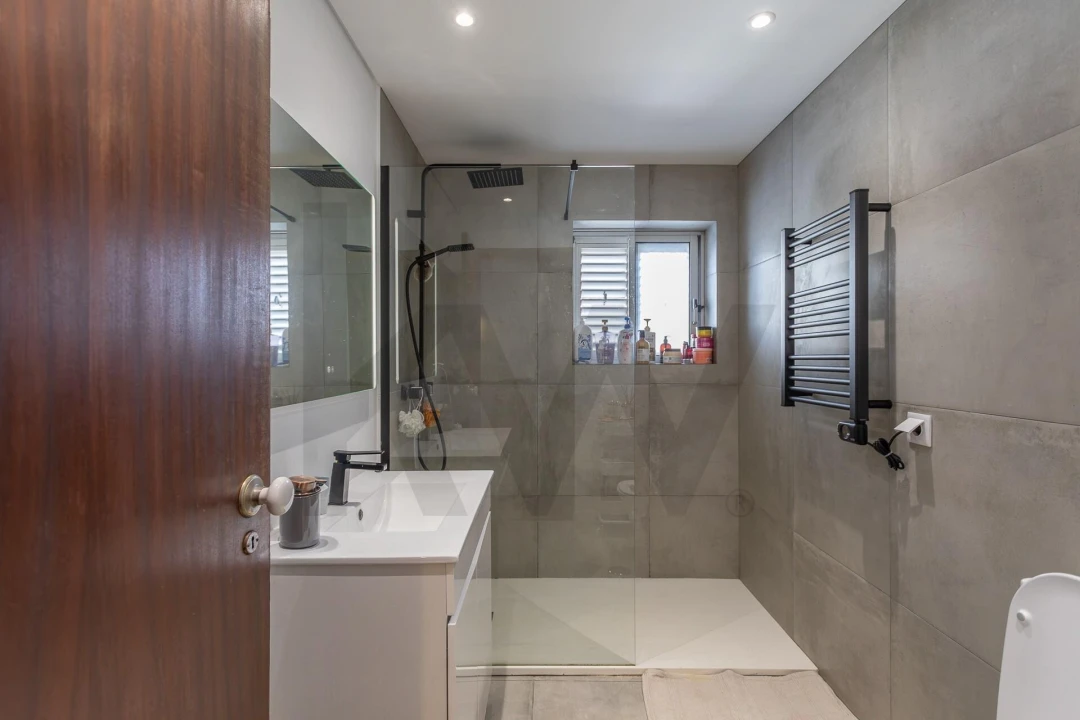 Apartamento T3 para Venda em Carcavelos e Parede Foto 13