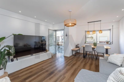 Apartamento T3 para Venda em Carcavelos e Parede