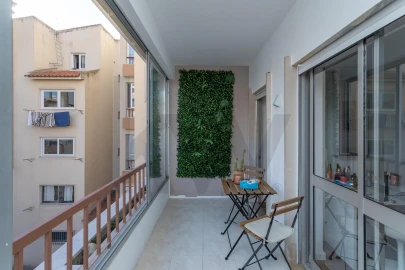 Apartamento T3 para Venda em Carcavelos e Parede