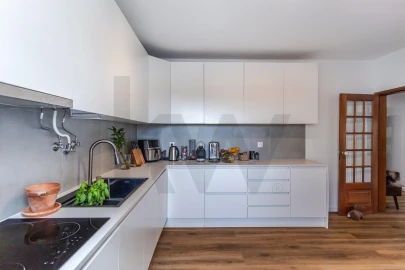 Apartamento T3 para Venda em Carcavelos e Parede
