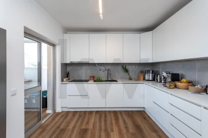 Apartamento T3 para Venda em Carcavelos e Parede