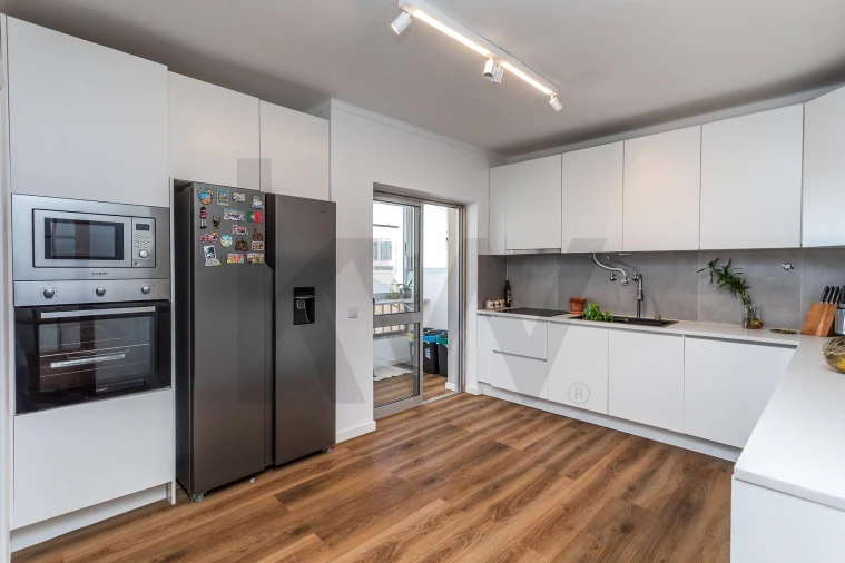 Apartamento T3 para Venda em Carcavelos e Parede Foto 7