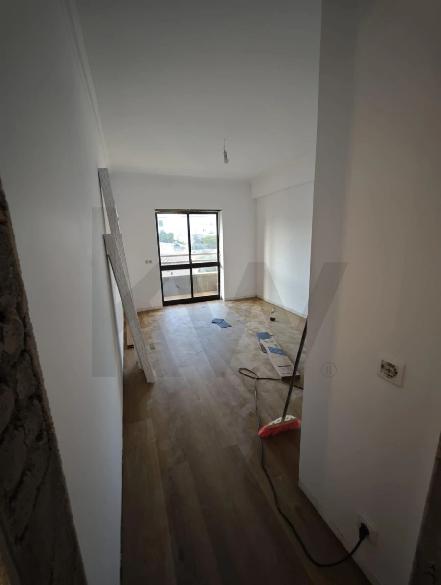 Apartamento T2 para Venda em Santo Antonio dos Olivais Foto 10