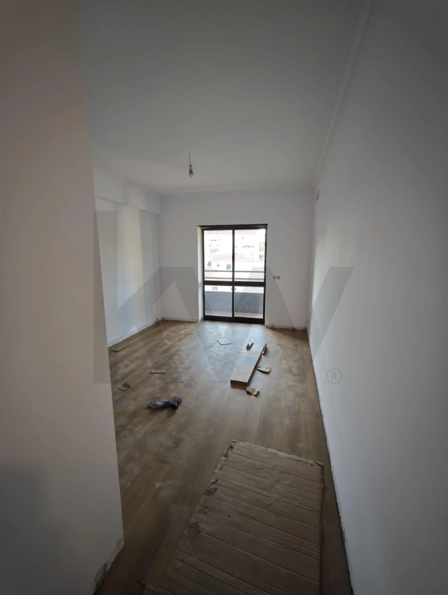 Apartamento T2 para Venda em Santo Antonio dos Olivais Foto 6