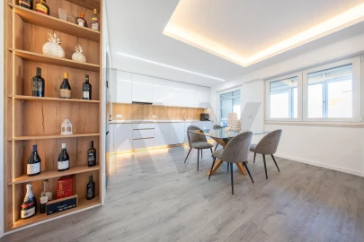 Apartamento T3 para Venda em Póvoa de Santo Adrião e Olival Basto