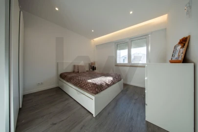 Apartamento T3 para Venda em Póvoa de Santo Adrião e Olival Basto