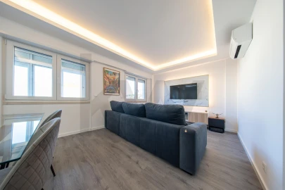 Apartamento T3 para Venda em Póvoa de Santo Adrião e Olival Basto