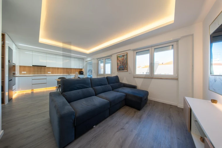 Apartamento T3 para Venda em Póvoa de Santo Adrião e Olival Basto Foto 7