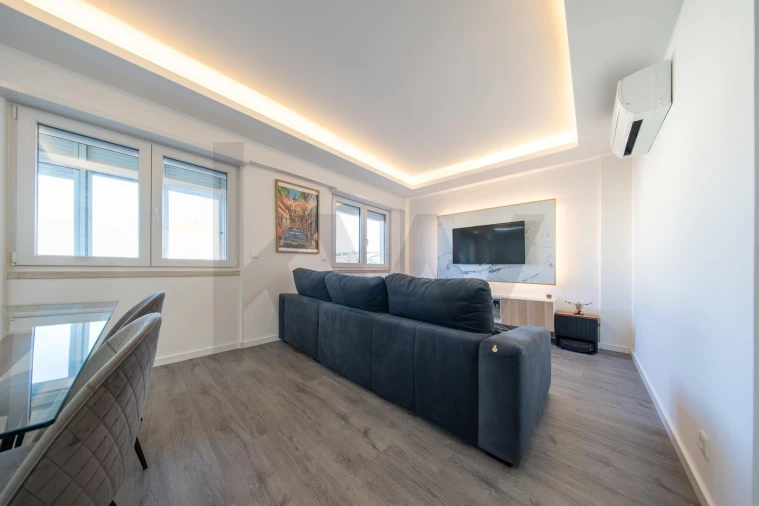 Apartamento T3 para Venda em Póvoa de Santo Adrião e Olival Basto Foto 8