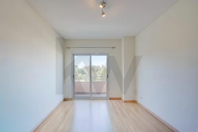 Apartamento T3 para Arrendamento em Rio de Mouro