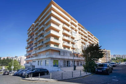 Apartamento T3 para Arrendamento em Rio de Mouro