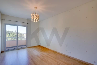 Apartamento T3 para Arrendamento em Rio de Mouro