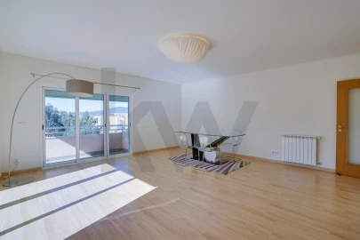 Apartamento T3 para Arrendamento em Rio de Mouro