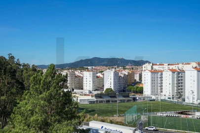 Apartamento T3 para Arrendamento em Rio de Mouro
