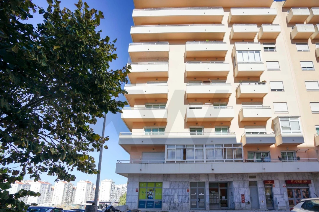 Apartamento T3 para Arrendamento em Rio de Mouro Foto 2