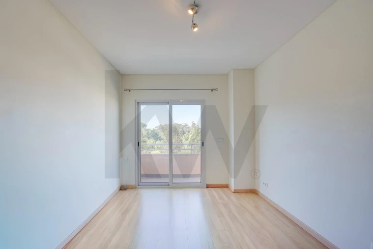 Apartamento T3 para Arrendamento em Rio de Mouro Foto 12