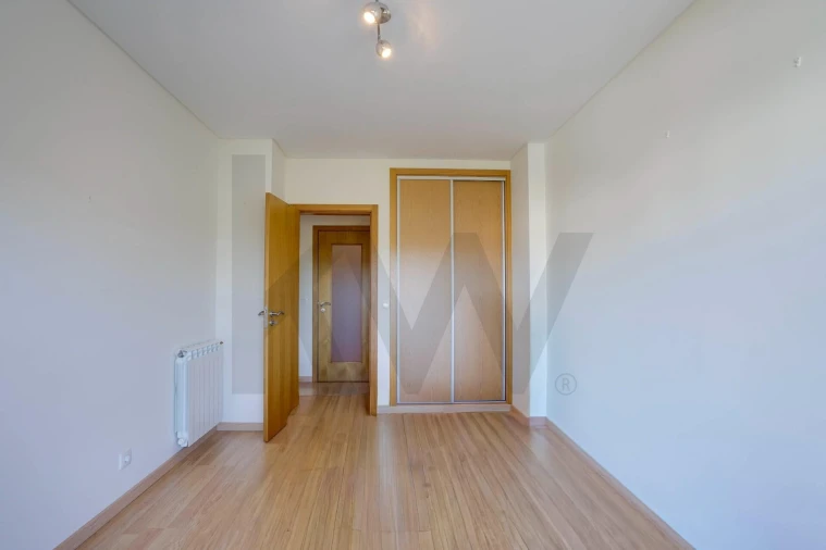 Apartamento T3 para Arrendamento em Rio de Mouro Foto 4