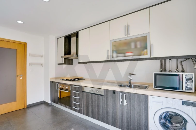 Apartamento T3 para Arrendamento em Rio de Mouro Foto 8