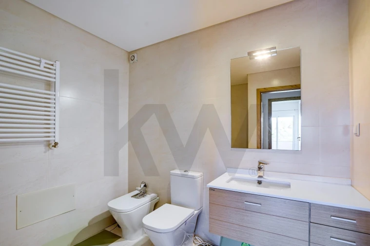 Apartamento T3 para Arrendamento em Rio de Mouro Foto 16
