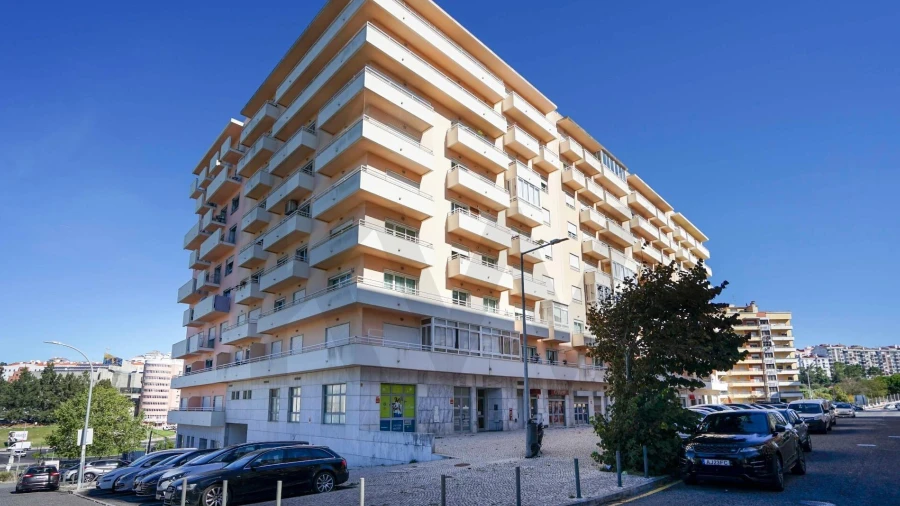 Apartamento T3 para Arrendamento em Rio de Mouro