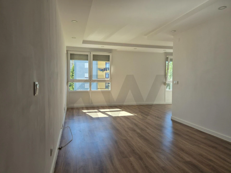 Apartamento T3 para Arrendamento em Massamá e Monte Abraão Foto 1