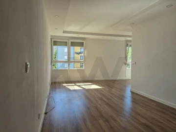 Apartamento T3 para Arrendamento em Massamá e Monte Abraão
