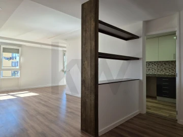 Apartamento T3 para Arrendamento em Massamá e Monte Abraão