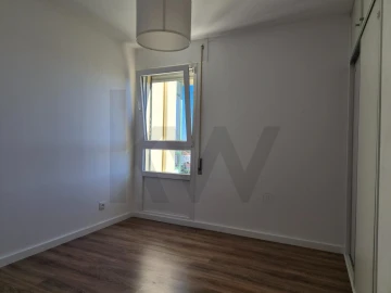 Apartamento T3 para Arrendamento em Massamá e Monte Abraão