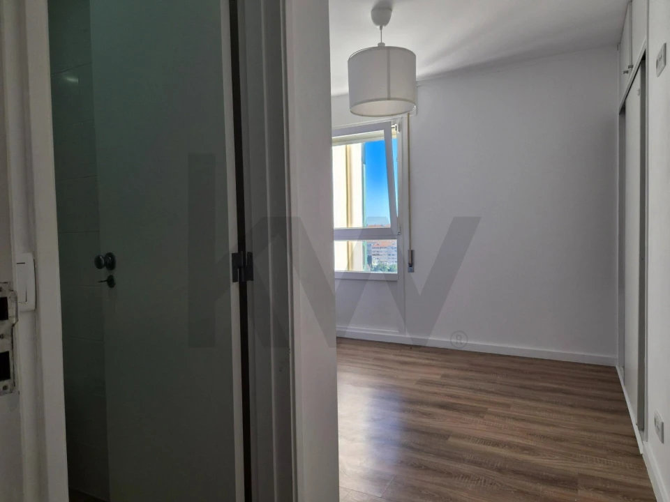 Apartamento T3 para Arrendamento em Massamá e Monte Abraão Foto 8