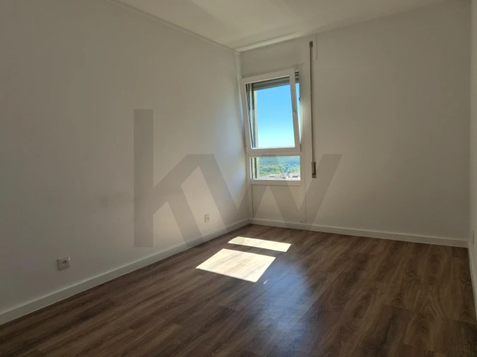 Apartamento T3 para Arrendamento em Massamá e Monte Abraão Foto 9