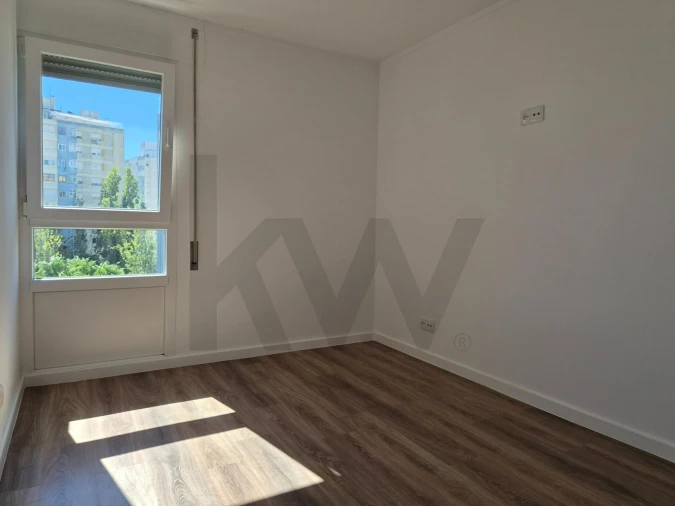 Apartamento T3 para Arrendamento em Massamá e Monte Abraão Foto 11