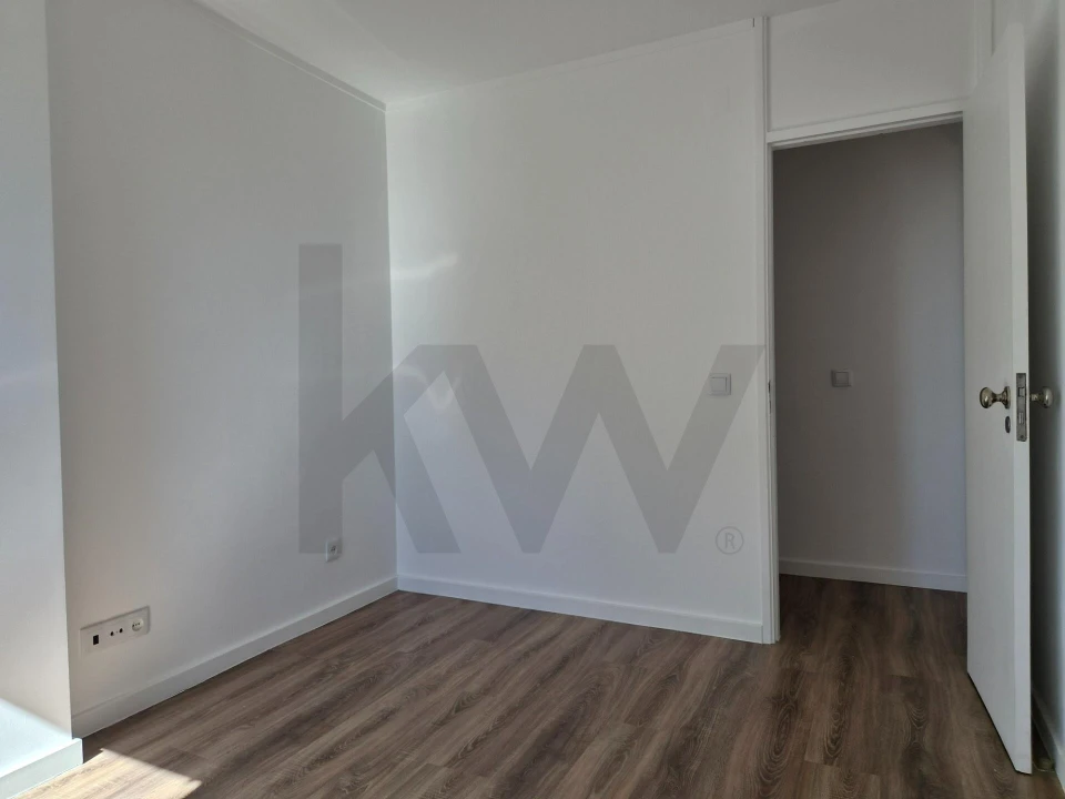 Apartamento T3 para Arrendamento em Massamá e Monte Abraão Foto 12