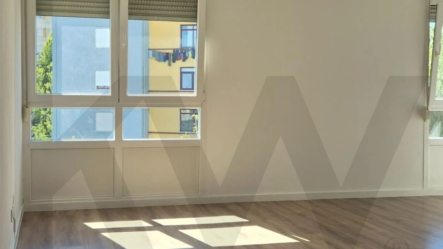 Apartamento T3 para Arrendamento em Massamá e Monte Abraão