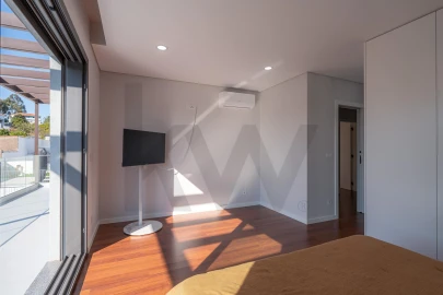Moradia T4 para Venda em Santo Antonio dos Olivais
