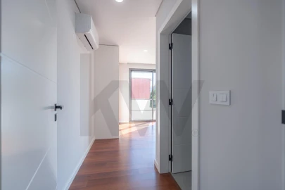 Moradia T4 para Venda em Santo Antonio dos Olivais