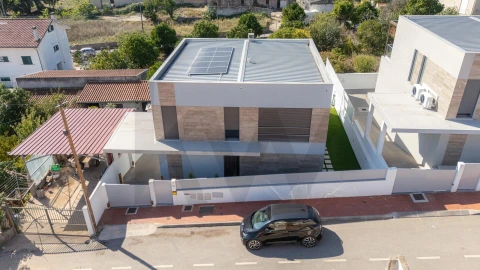 Moradia T4 para Venda em Santo Antonio dos Olivais