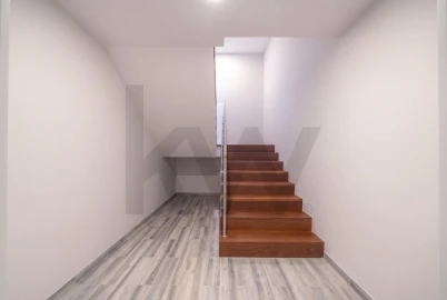 Moradia T4 para Venda em Santo Antonio dos Olivais