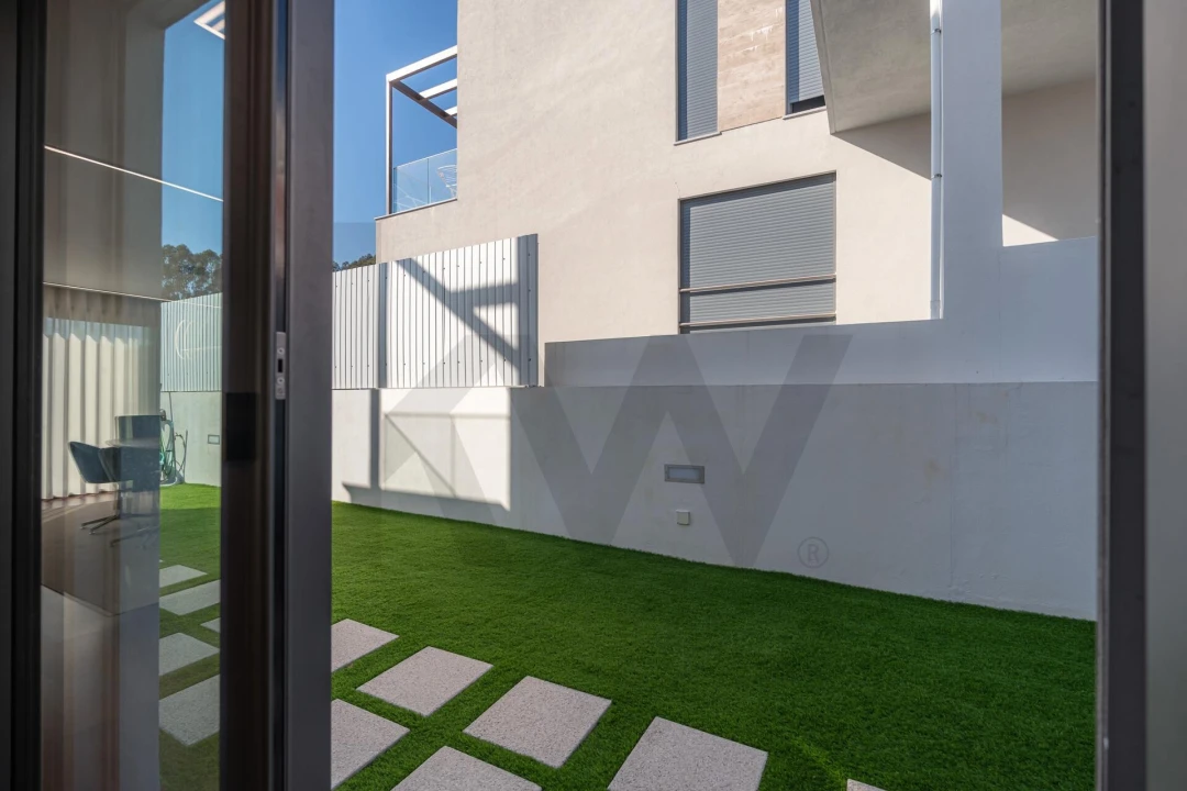Moradia T4 para Venda em Santo Antonio dos Olivais Foto 44