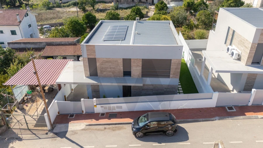 Moradia T4 para Venda em Santo Antonio dos Olivais