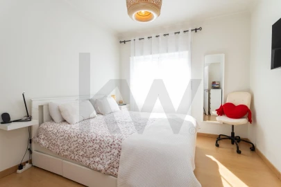 Apartamento T1 para Venda em Carcavelos e Parede