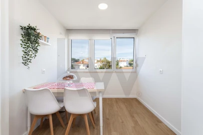Apartamento T1 para Venda em Carcavelos e Parede