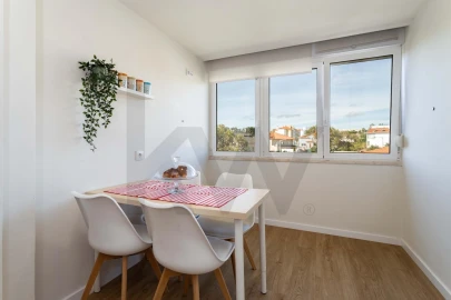 Apartamento T1 para Venda em Carcavelos e Parede