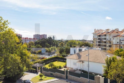 Apartamento T1 para Venda em Carcavelos e Parede