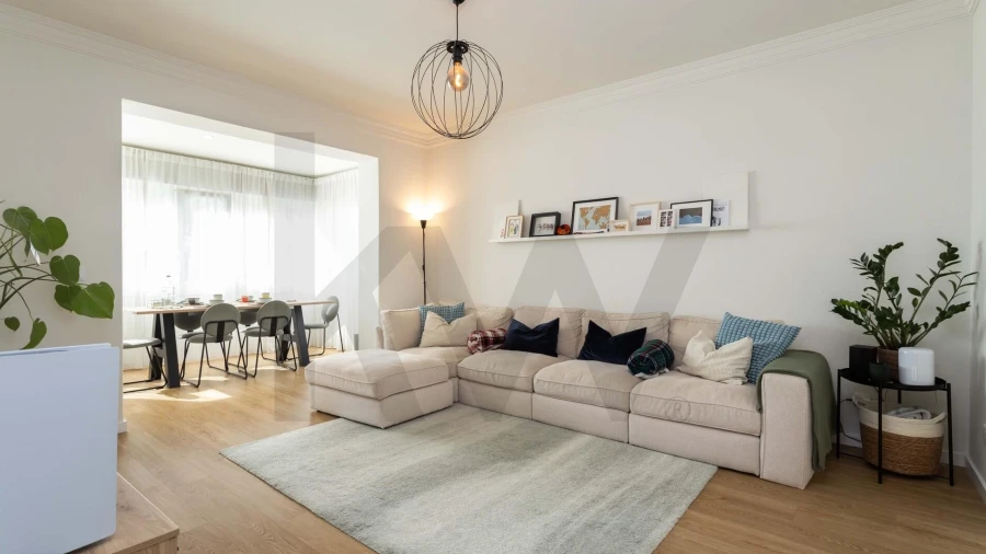 Apartamento T1 para Venda em Carcavelos e Parede