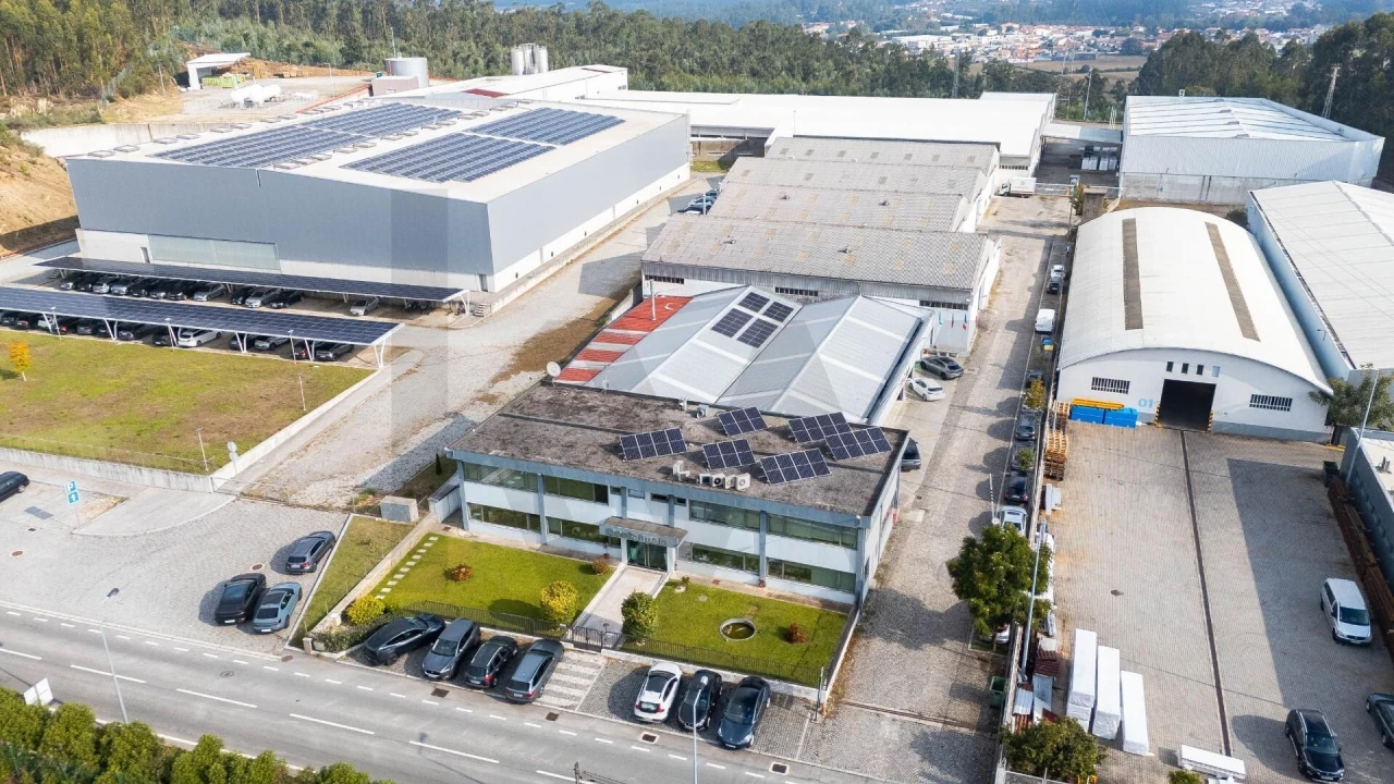 Armazém para Arrendamento em Castêlo da Maia Foto 2