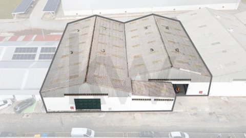 Armazém para Arrendamento em Castêlo da Maia